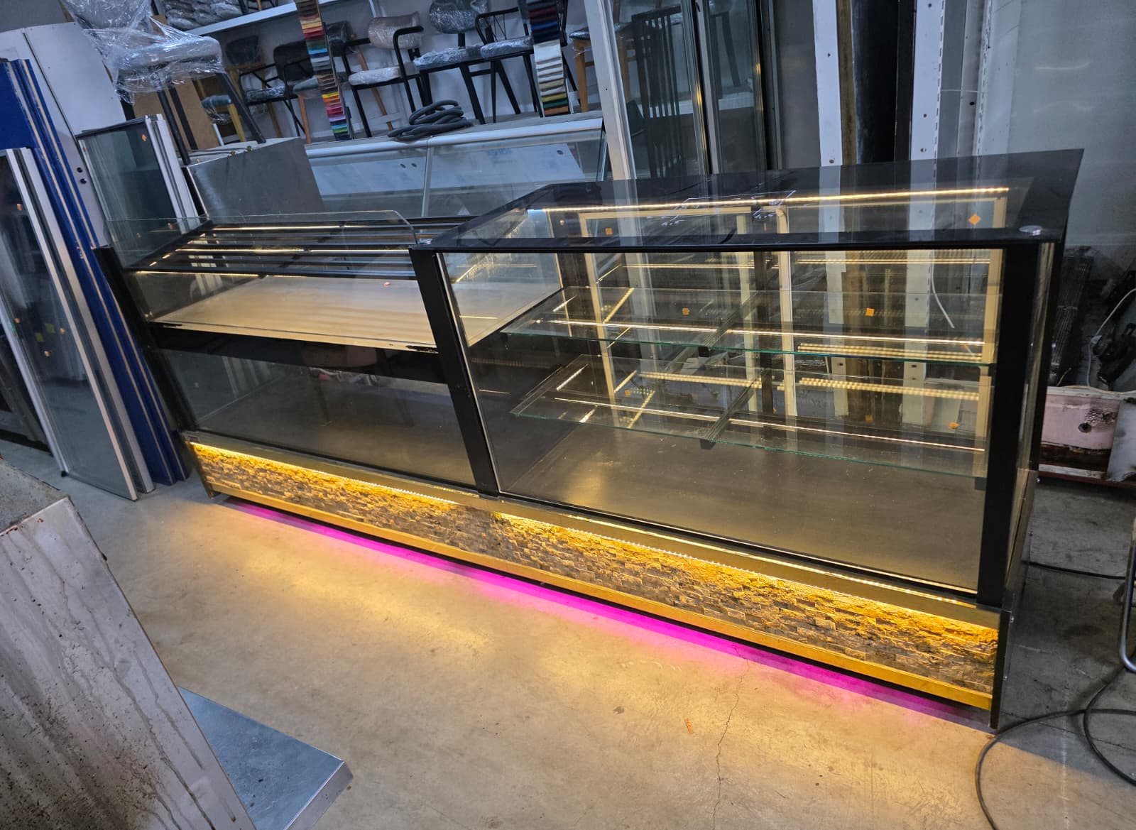 Kuru Pasta ve Poğaça Mayalı Ürün Teşhir Tezgahı 330x70x125cm