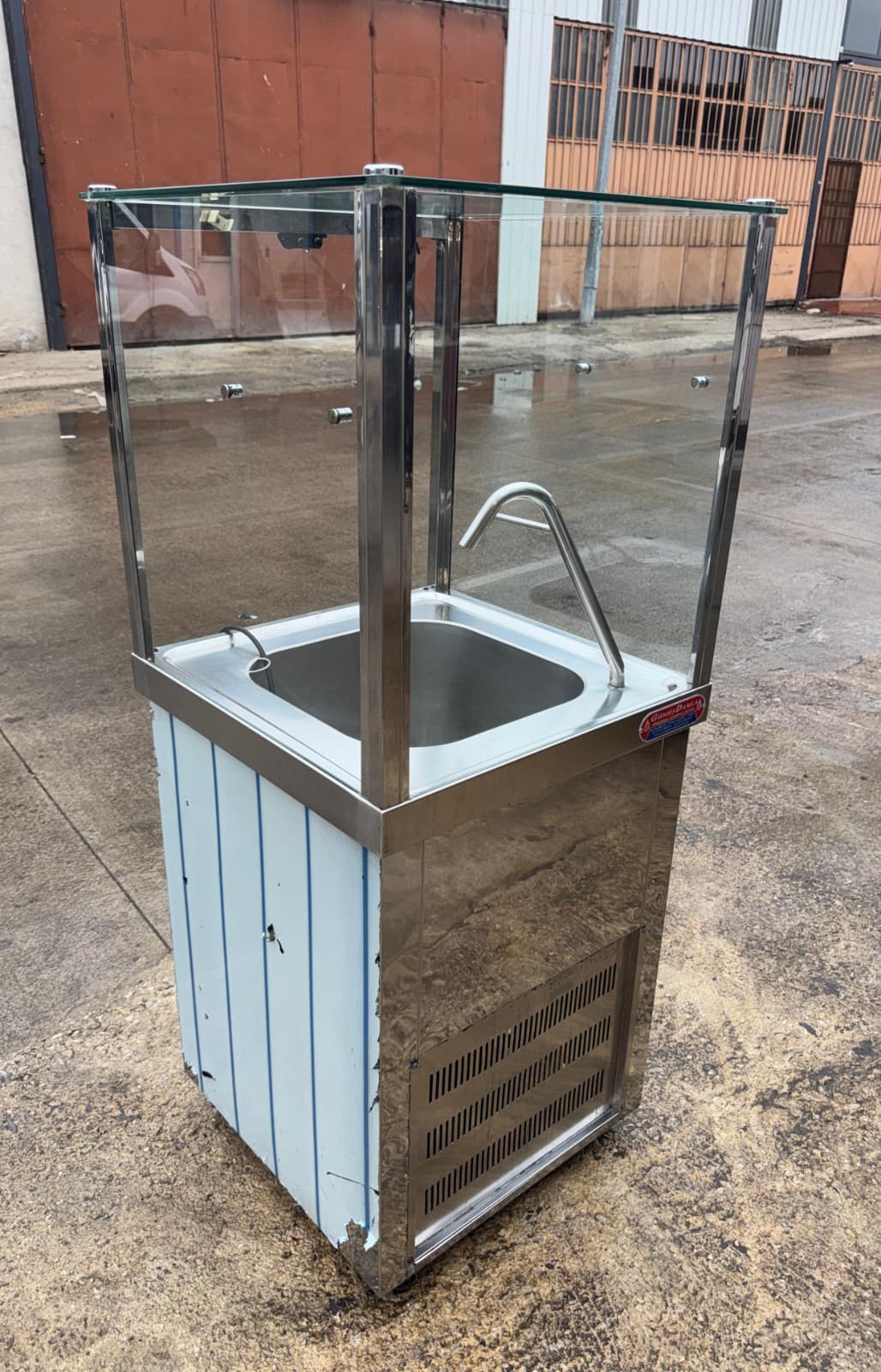 Köpüklü Ayran Makinesi 60x60x135