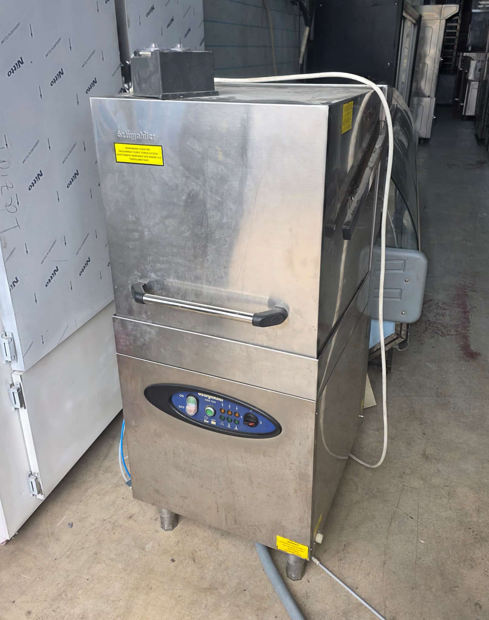 Ozt 1000 Tabak/Saat Diversey Pompalı Sanayi Tipi Bulaşık Yıkama Makinası